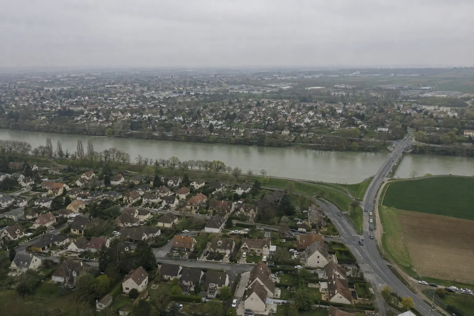 Vue aérienne de la banlieue ouest de Paris, zone d’intervention